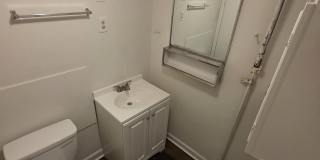 916 N Poplar Street Gallery 8