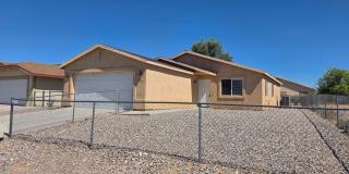 3 Bed/2 bath home located in desirable Holiday Shores, Bullhead City AZ. Gallery 1