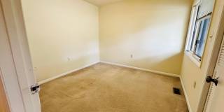 3 Bedroom 2.5 Bath Townhouse Gallery 17