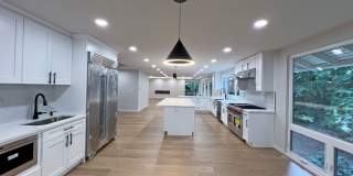 Freshly Remodeled 5BR Home in Prime Bellevue Enatai Gallery 1