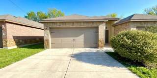 *MOVE IN SPECIAL* High Ceilings, Fenced Yard & 2-Car Garage – New Braunfels Living! Gallery 4