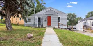 2 Bedroom with 3 Stall Attached Garage!! Gallery 1