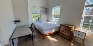 4 Bed / 2 Bath University Area Apartment Gallery 3