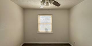 Charming 3 Bed 2 Bath Home with Fenced Yard Gallery 10