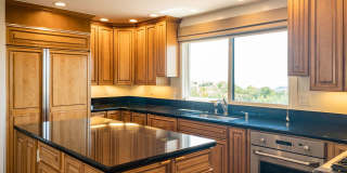 4BR/2.5BA 3,274sqft! STUNNING GG VIEWS!!! Yard! Spa! 4 Car Parking! Pet! PROGRESSIVE Gallery 16