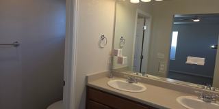 Modern Comfort in a Prime Location – 3 Bed / 2.5 Bath Home in Denver! Gallery 18