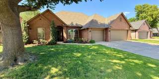 Executive Home in Brookhaven Gallery 1