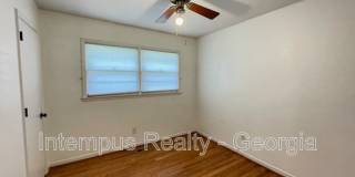 633 White St Gallery 17