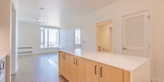 SKAIA Gallery 76