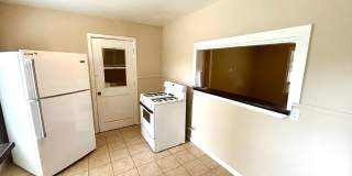 *MOVE IN SPECIAL* Pet-Friendly 2-Bedroom House with Large Fenced Backyard! Gallery 8