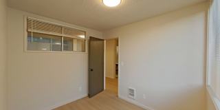 University Manor - Newly Renovated Units just a short walk from Campus! Gallery 112