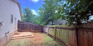 Great, well-maintained single-story duplex tucked away on a quiet cul-de-sac! Gallery 31