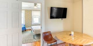 Renovated 2 Bedroom + Den w/ Private Garden Access Renovated 2 Bedroom + Den w/ Private Garden Access Gallery 9