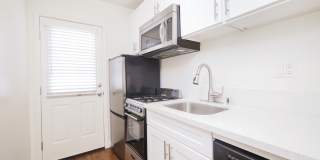 1215 Granville Ave. Gallery 10