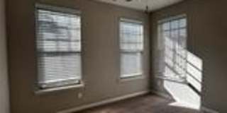 2568 Morehead Street Gallery 7