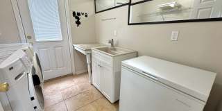 Spacious Two-Story Home with Hot Tub, Pool Table & Fenced Yard in Panther Creek Gallery 14