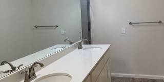 Beautiful 4 bed 3.5 bath home with a game room in The Enclave! Gallery 10