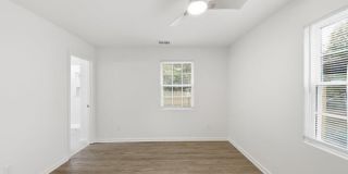Room in 3 Bedroom Home at Lincoln St SW Gallery 13
