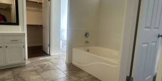 Spacious 3BD/2.5BA Home in Bakersfield's 93311 — HOA Community, Pool, Fireplace, Garage & Small Pets Welcome! Gallery 17
