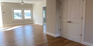 515 Jackson Avenue Gallery 6