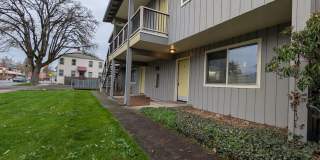 Open Concept 2-Bedroom, 1-Bath Apartment In Convienient Downtown Location! Gallery 3