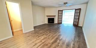AVAILABLE NOW:  Beatiful 2BR/2.5BA Orange Park / Wells Ridge Townhome Gallery 3