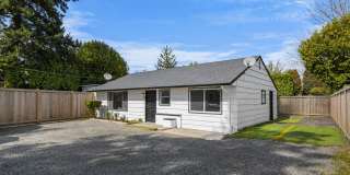 Newly Remodeled and Spacious 3 bedroom 1 bath Rambler Gallery 10