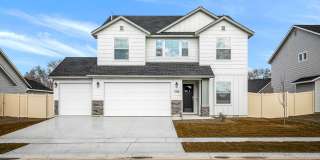 BEAUTIFUL & SPACIOUS 2636sf Nampa Home w/3-Car Garage Gallery 1