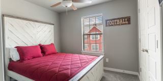 Fully Furnished Condo!!  3 bedroom 2.5 bath minutes from the U of A!!!! Gallery 21