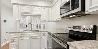 GROUND-FLOOR 2-BEDROOM ALAMO HEIGHTS CONDOMINIUM Gallery 11