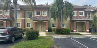 Beautiful townhouse 2 /2.5 with newer carpet Gallery 1