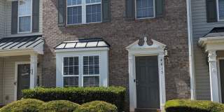 Townhome Close to I-485 and Shopping/Restaraunts Gallery 1