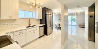 4122 Collins Ave Gallery 3
