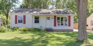 Charming 2 Bedroom Home in Normal Gallery 4