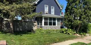 3 Bedroom / 1 Bathroom Private Fenced Yard - For Rent Gallery 1