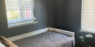 Charming 2BR House in Denver Gallery 12