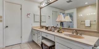 LUXURY 3-BEDROOM TOWNHOME IN ALAMO HEIGHTS Gallery 24