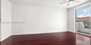 2421 NE 65th St Gallery 27