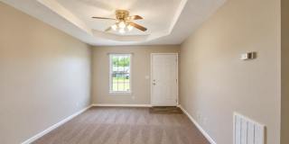 $1250 - 3 Bedroom 1.5 Bath Ranch Home Gallery 4