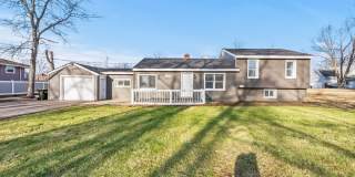 1019 Maple Street Gallery 1