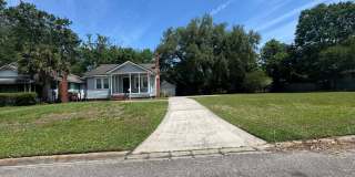 Adorable 2/1 Bungalow in Murray Hill Ready Now! Gallery 4