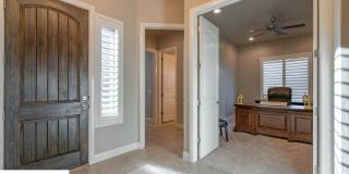 Stunning 2 Bedroom Fully Furnished Home. Community Pool & Mini Golf! Gallery 37