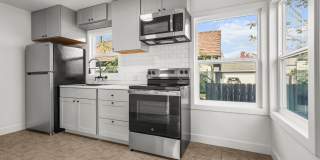 NEWLY RENOVATED 1 BED/1 BATH WITH FENCED BACKYARD Gallery 1