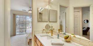 Top-Floor Serenity: Bright & Modern Fully Furnished Boulder Retreat Gallery 20