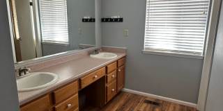 5 bedroom 3 bathroom Sinlge Family House in Aurora Gallery 8