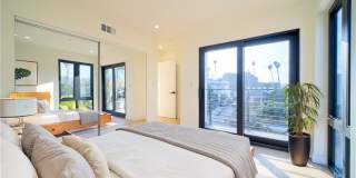 616 Mariposa Avenue Gallery 21