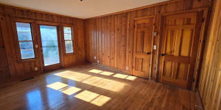 Charming Old Hickory Cottage with Vintage Character Gallery 7