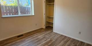 Comfortable 3-Bedroom, 2-Bath Lower Unit with Fully Fenced Yard in West Bremerton Gallery 7