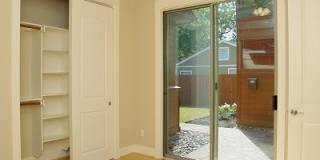 UT PRE-LEASE: Beautiful, Recently Constructed 6 bed/ 4 ba home in North Loop Area, Mins to UT Gallery 11