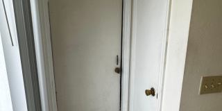 Available from May 15th.  2 Bedroom home with garage. Great Area and Location! Gallery 26